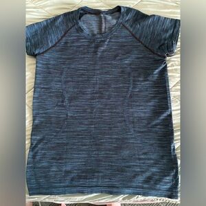 Lululemon blue/black women’s top